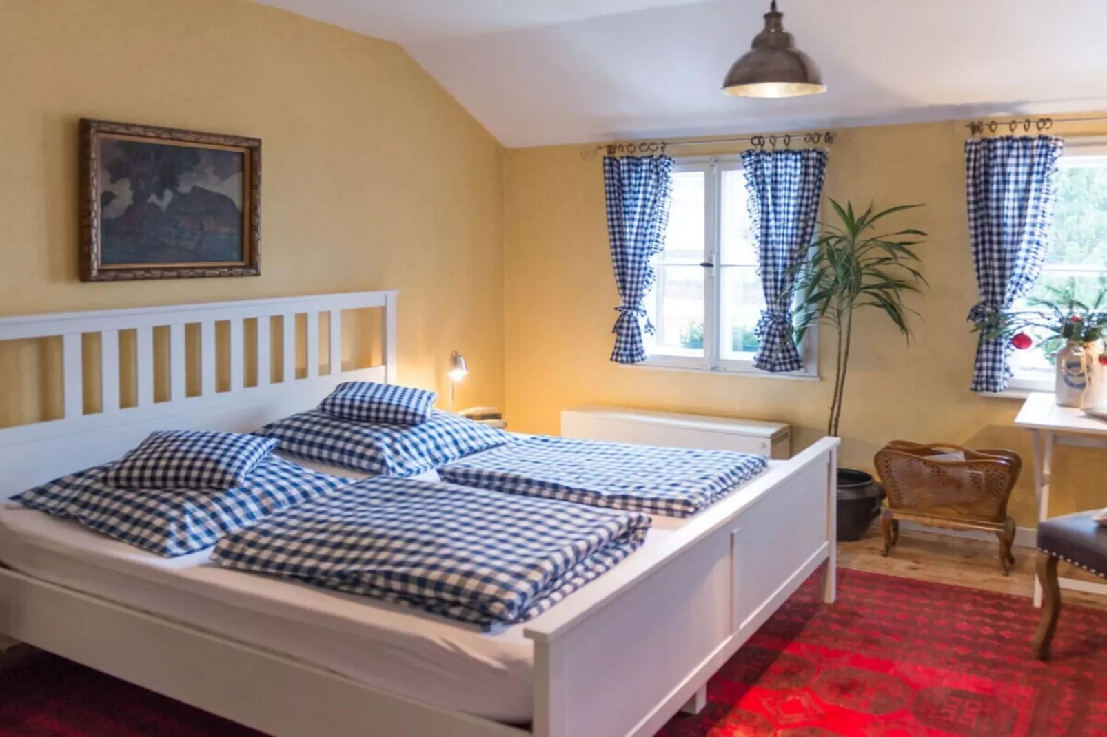 25130-Bedroom