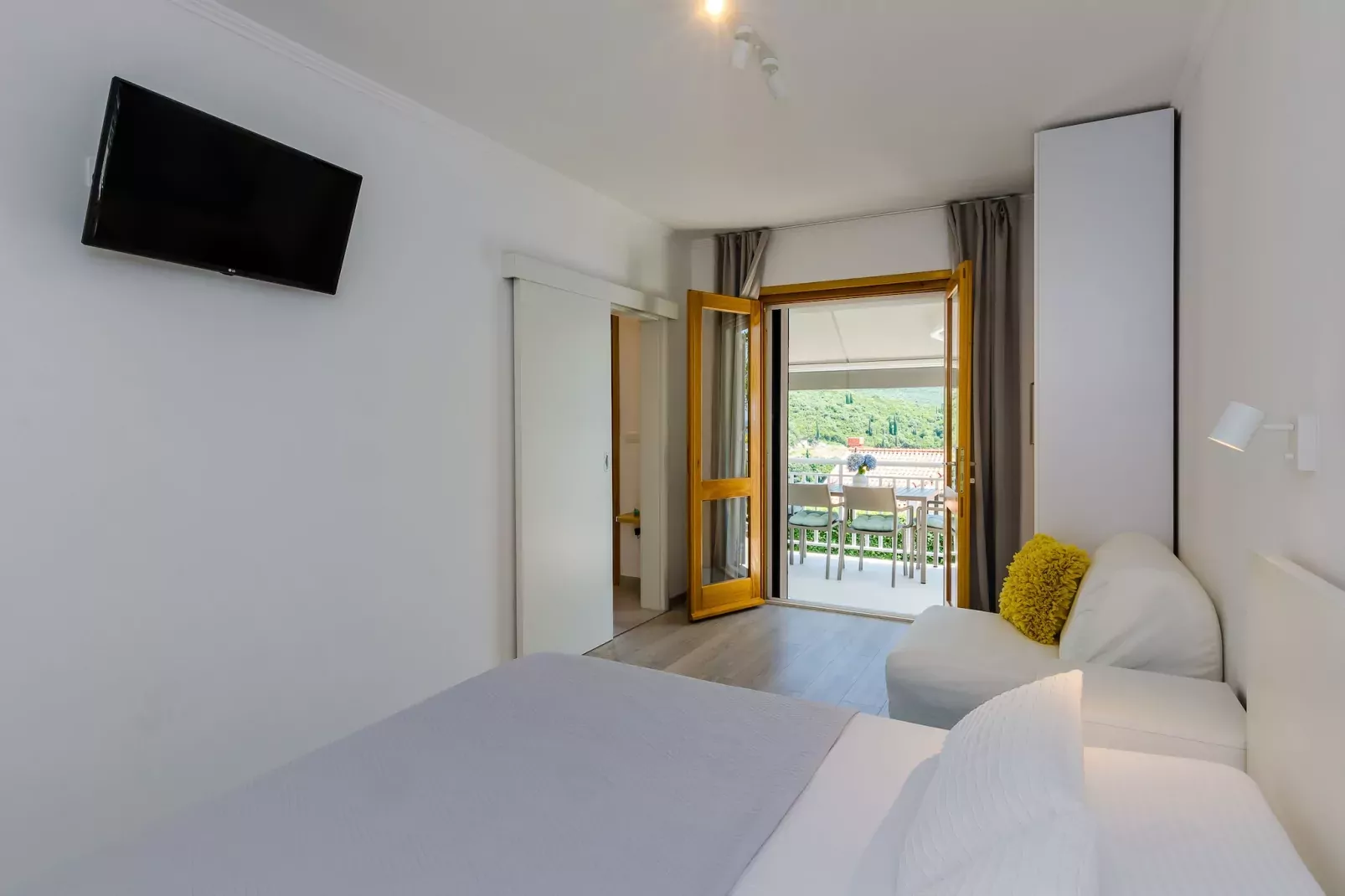 Apartments Sara (Molunat) - Superior One Bedroom Apartment with Terrace and Sea View-Bedroom
