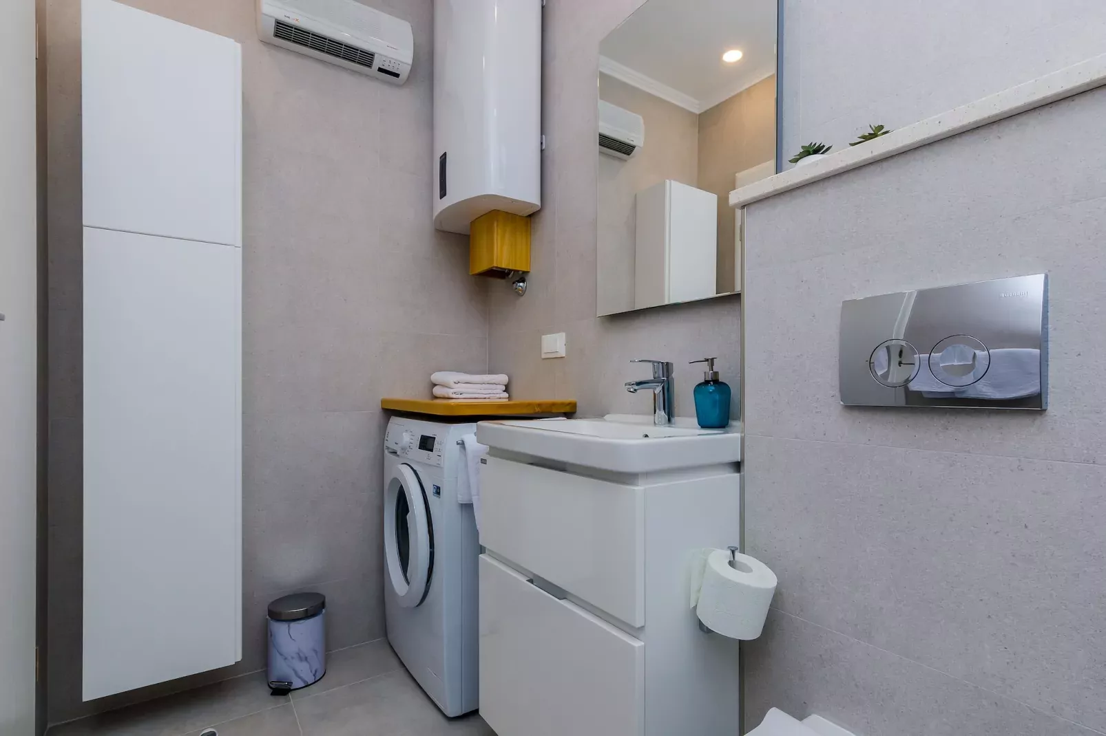 Apartments Sara (Molunat) - Superior One Bedroom Apartment with Terrace and Sea View-Bathroom