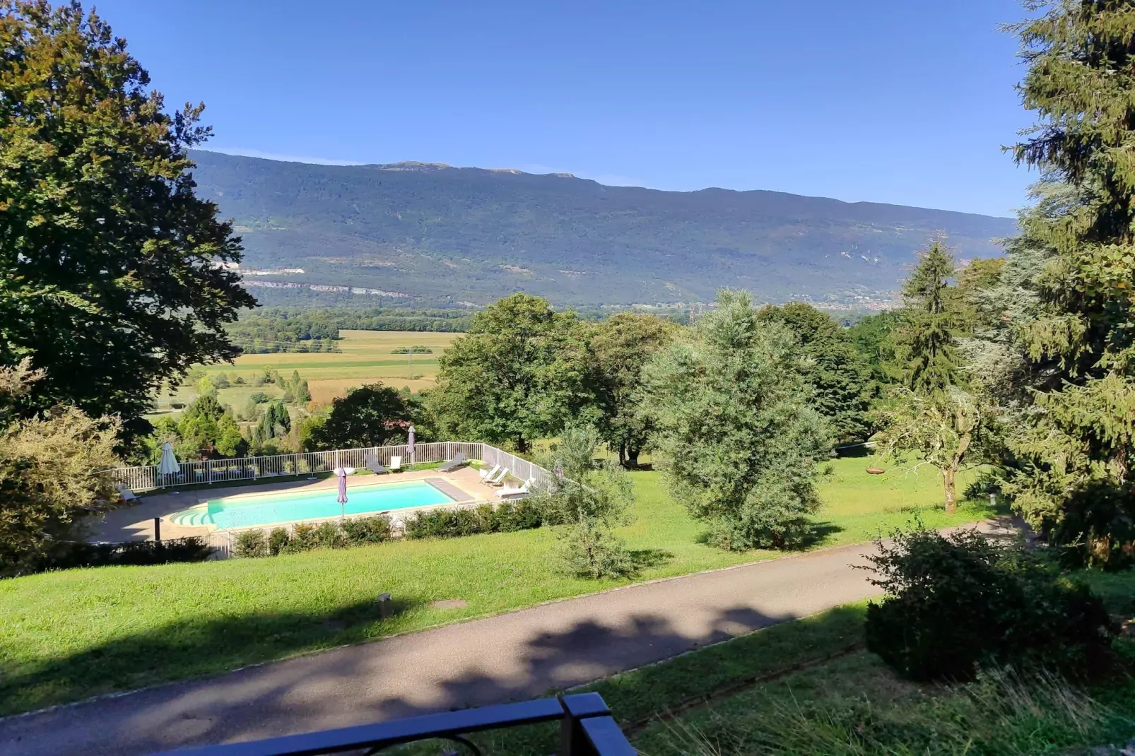 Le Chalet-View summer