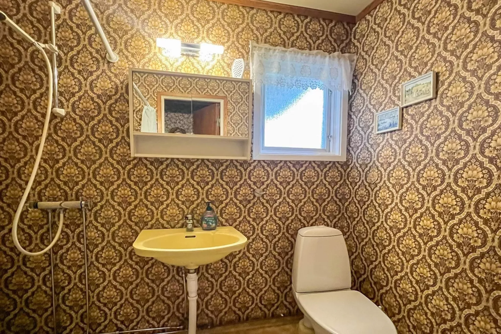 6 person holiday home in LÖNASHULT-Indoor
