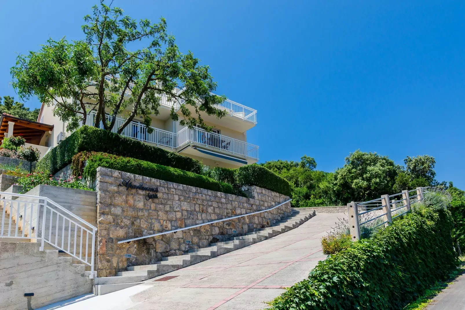 Apartments Sara (Molunat) - Superior One Bedroom Apartment with Terrace and Sea View-Outdoor