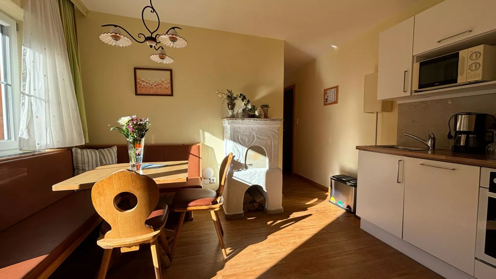 Sonnentanz 1-Dining room