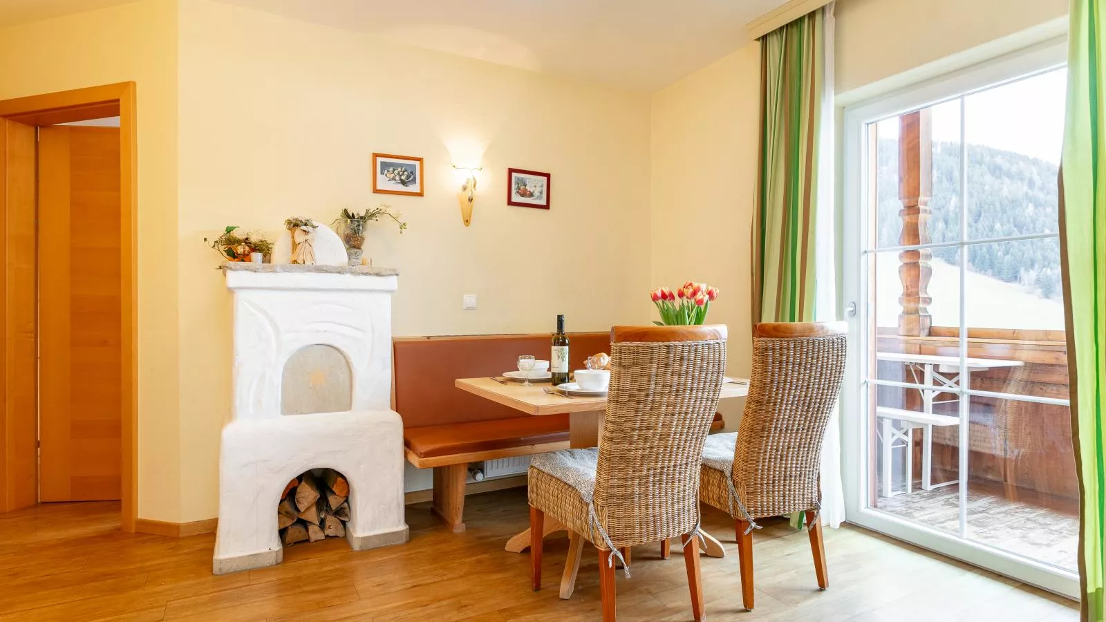 Sonnentanz 1-Dining room
