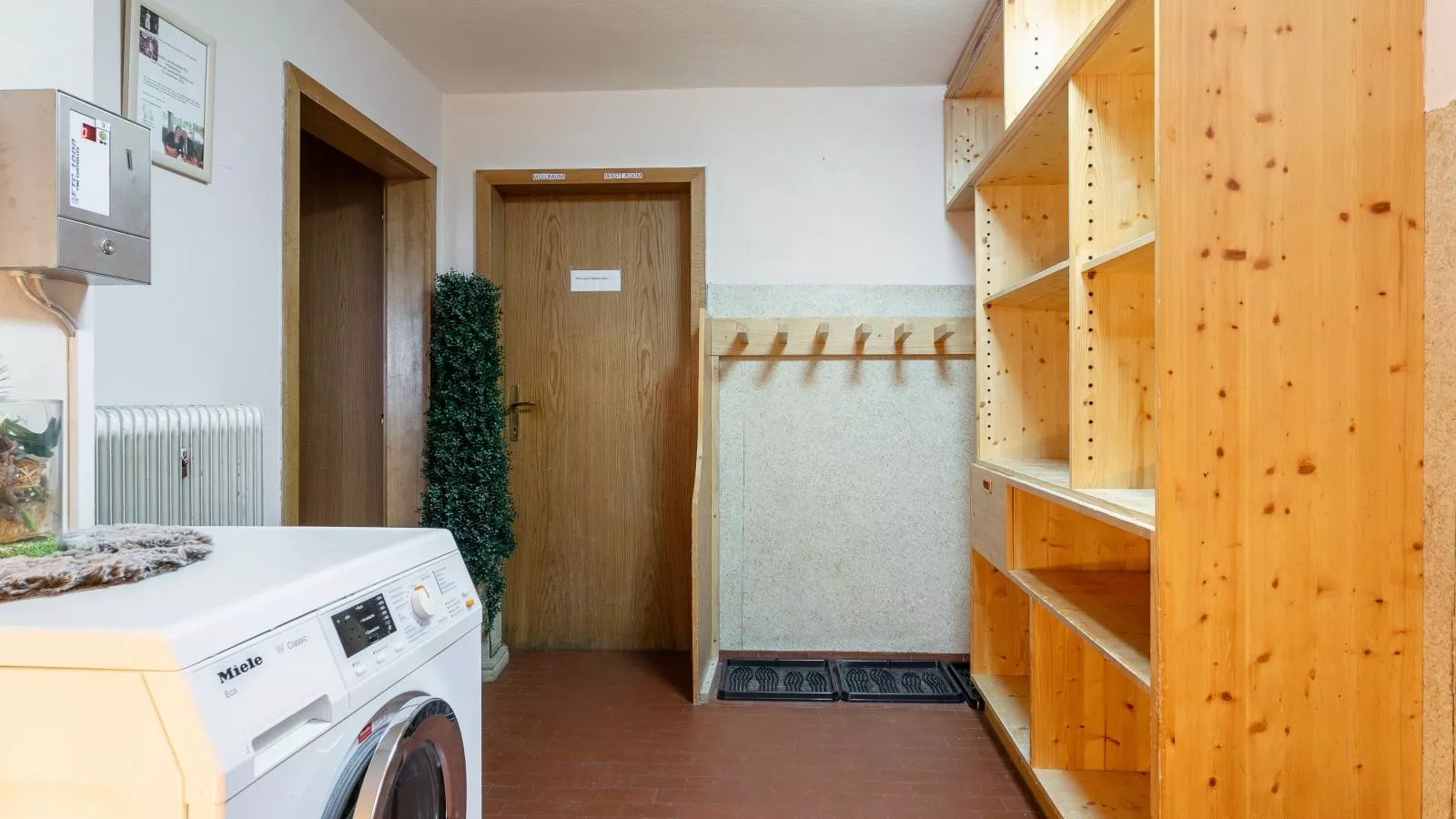 Sonnenschein 1-Facilities