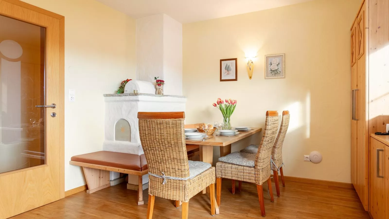 Sonnenschein 1-Dining room