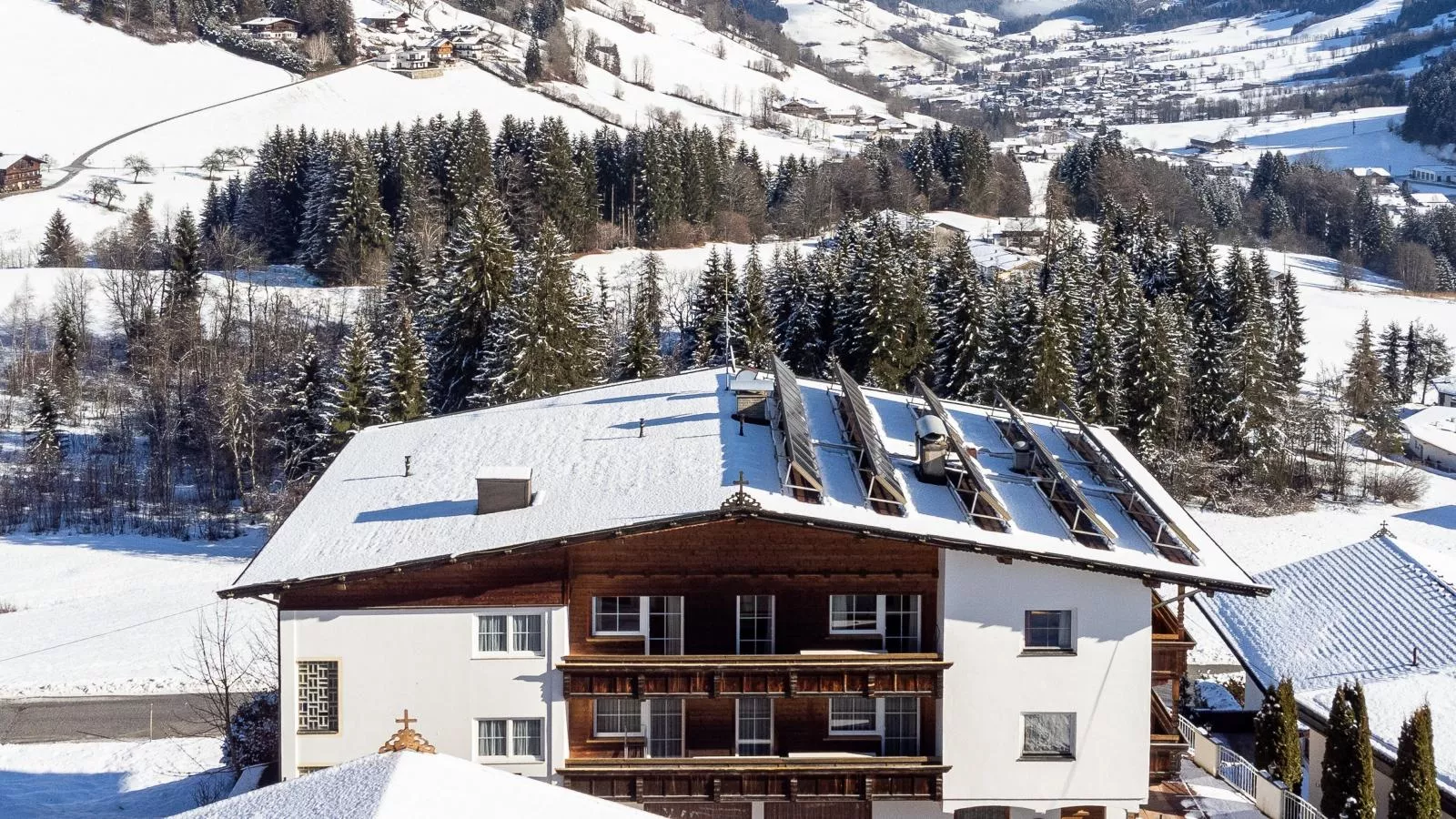 Sonnentanz 2-Exterior winter