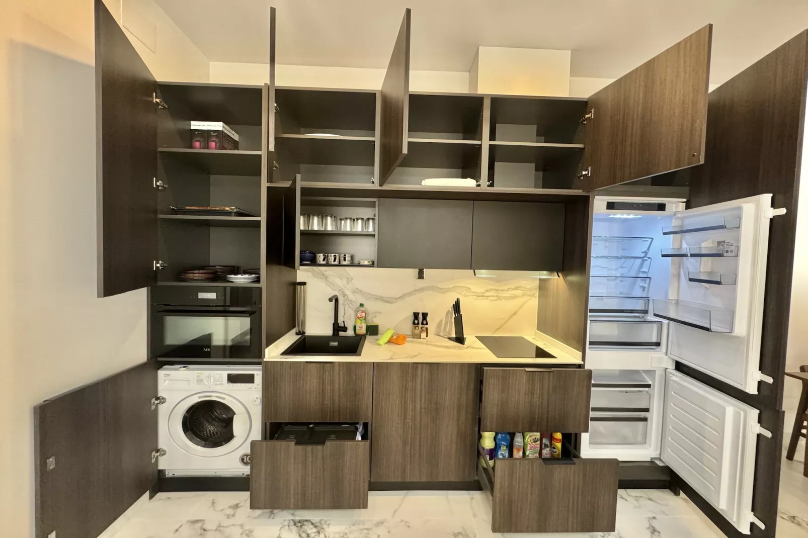 Salmon de SteraM FLATS Torremolinos-Kitchen