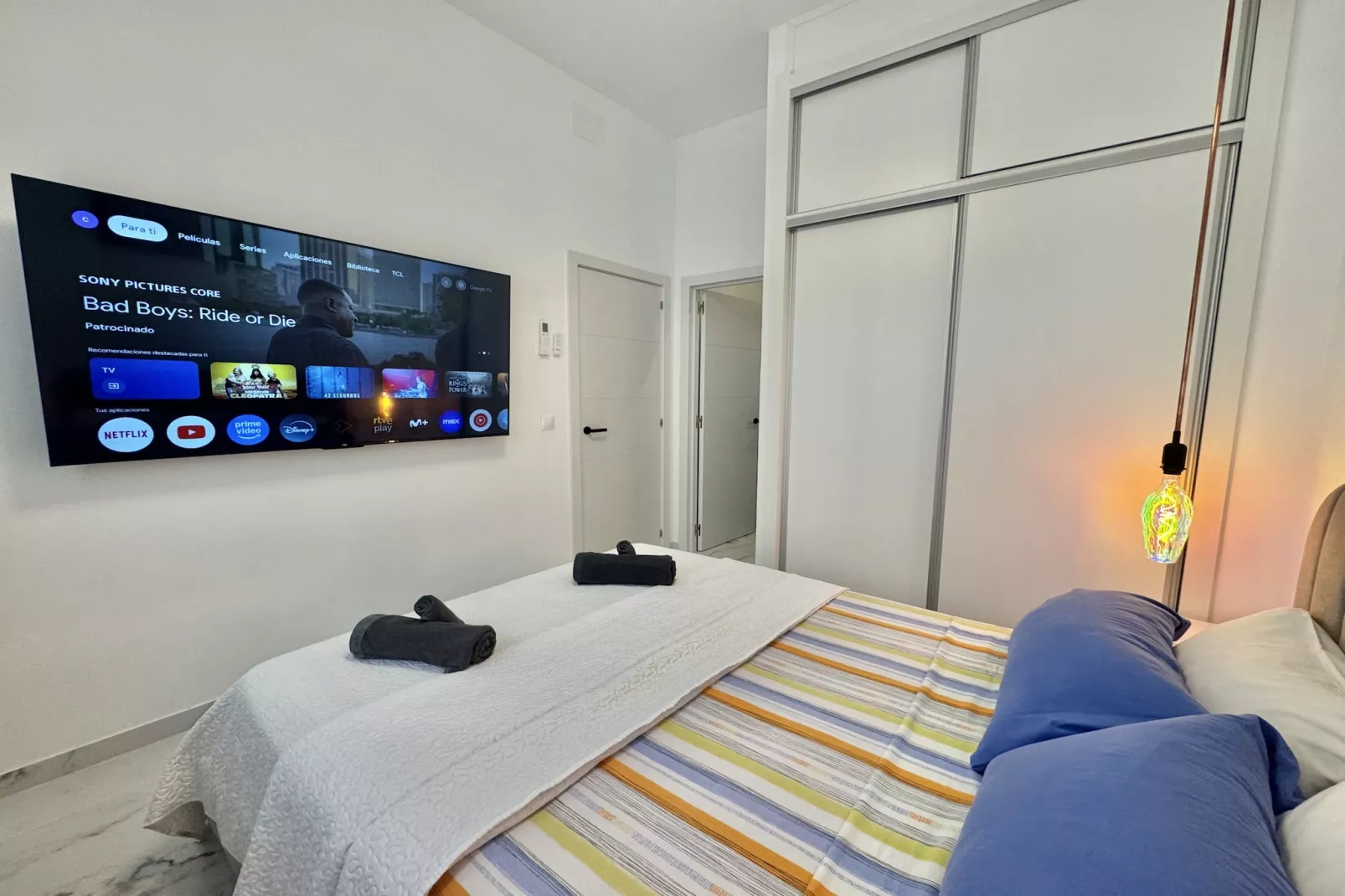 Salmon de SteraM FLATS Torremolinos-Bedroom