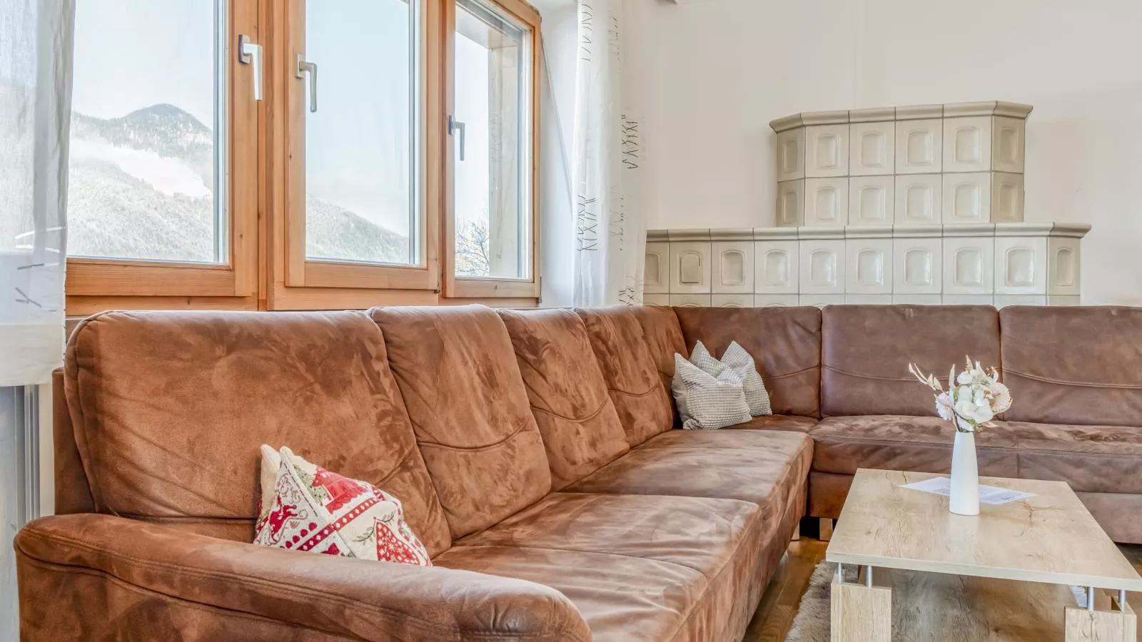 Linden Platzl-Living room