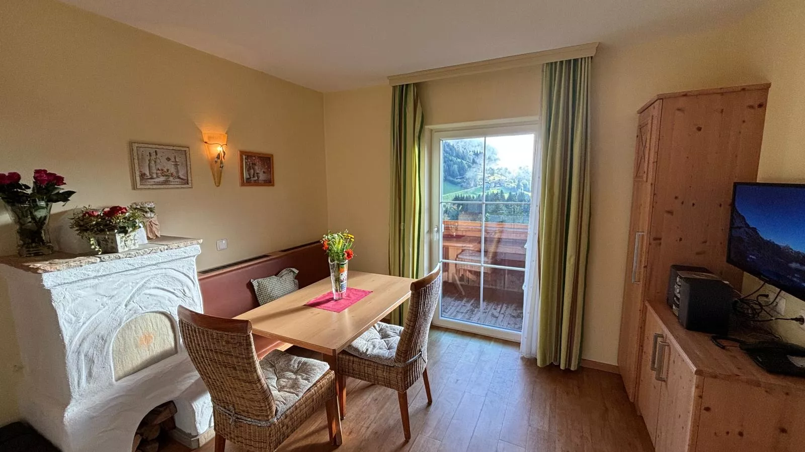 Sonnenschein 2-Dining room