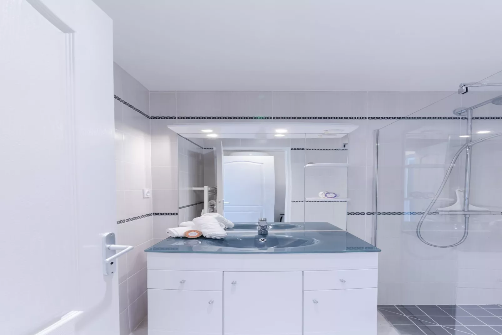 LA GRANGE - Plouarzel-Bathroom