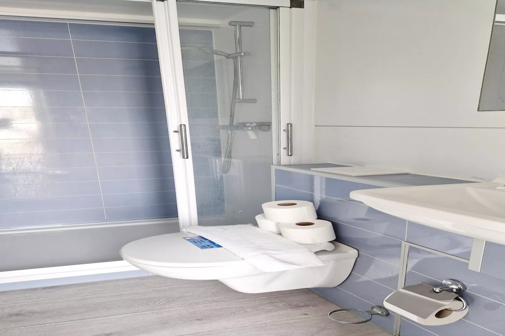 Havenlodges Naarden 1-Bathroom