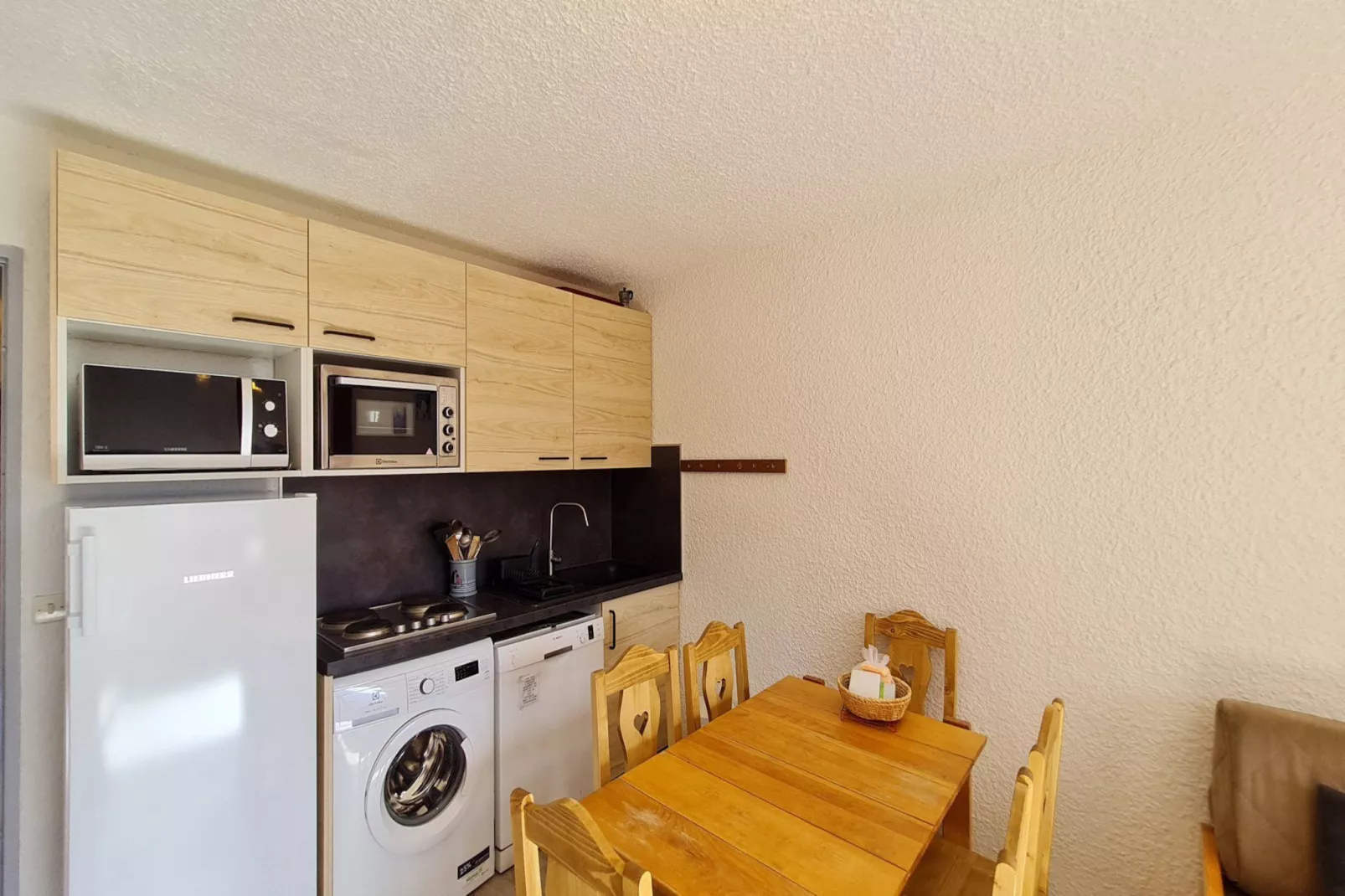 Meijotel B N°600 - 2P6-Kitchen