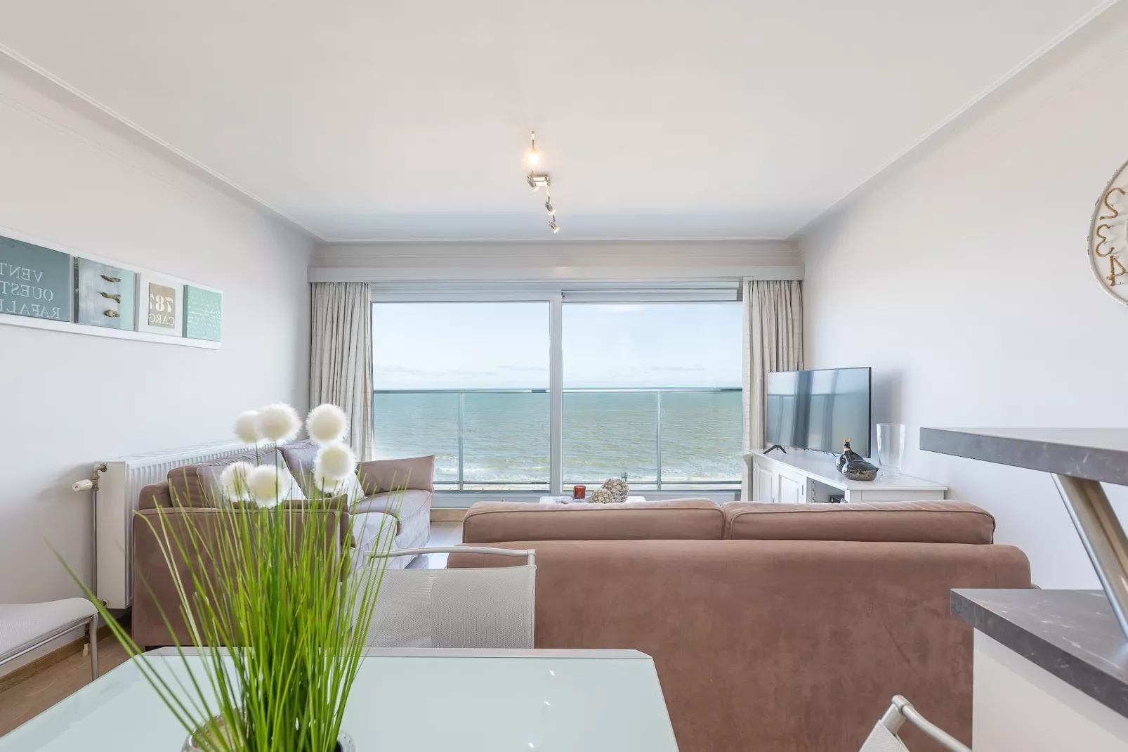Romanza 0405-Living room