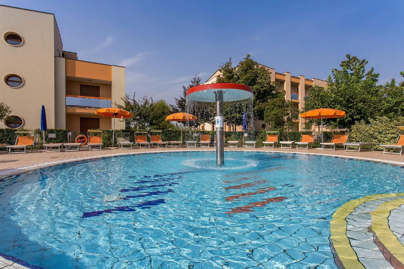 Ginepri C 10-Schwimmbad
