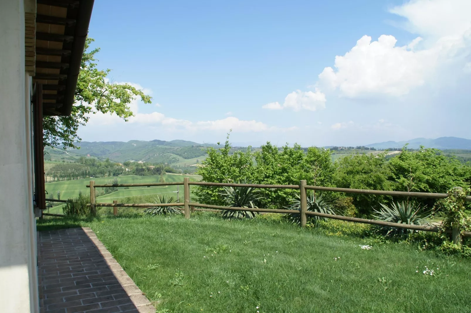 Podere Montone Fienile-Areas summer 1km