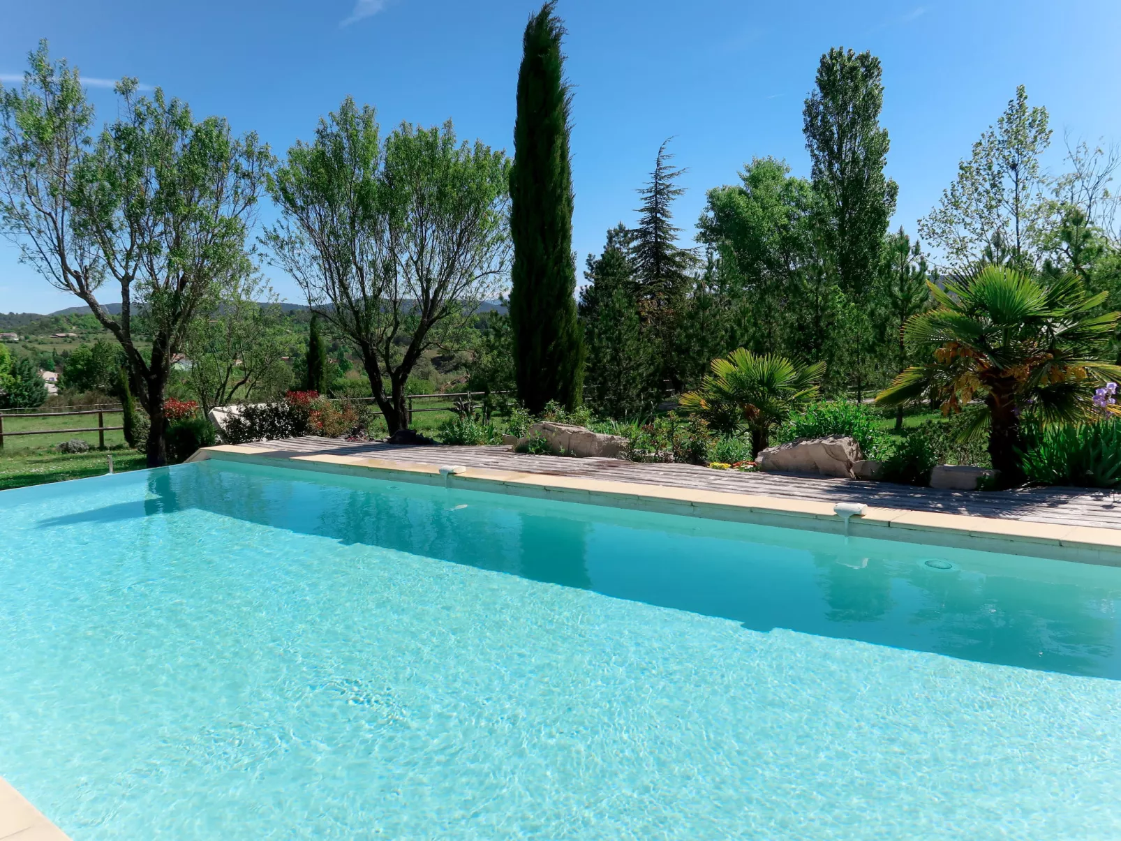 Mas des Collines-Outside