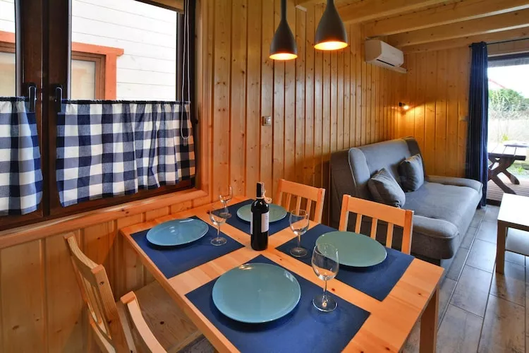 Domki wakacyjne dla 8 osób Sianożęty-Dining room