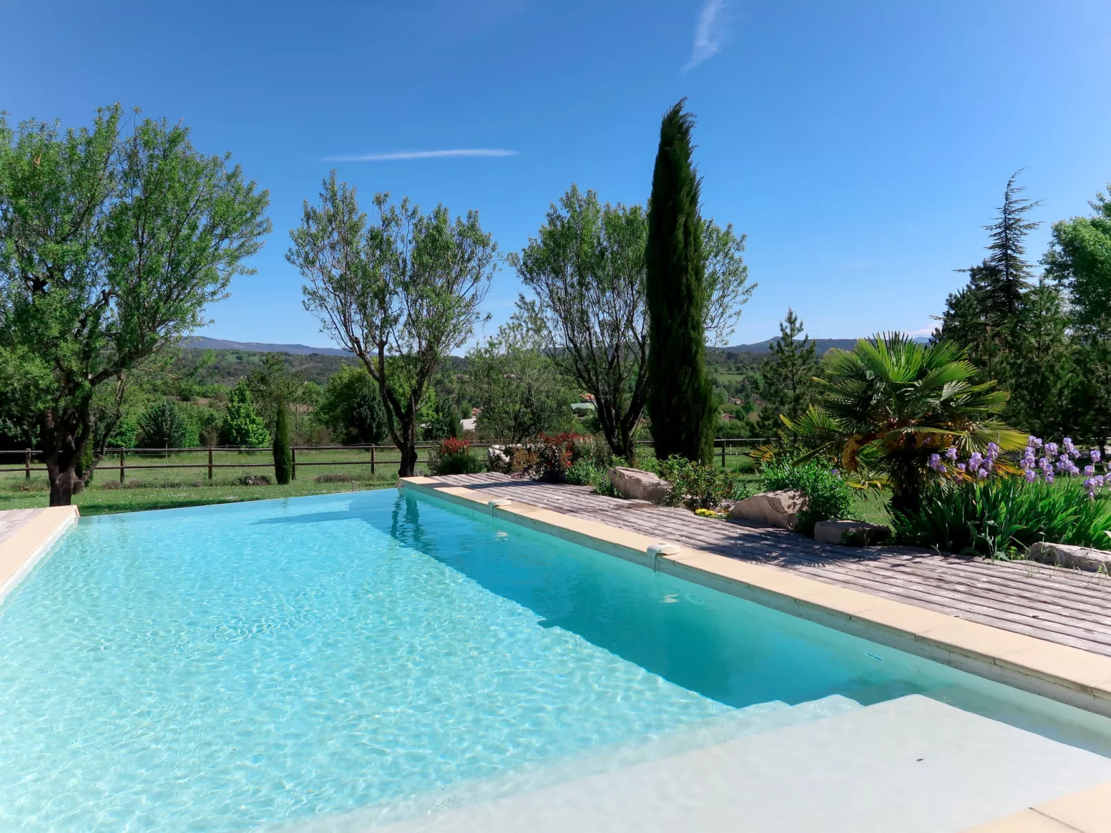 Mas des Collines-Outside