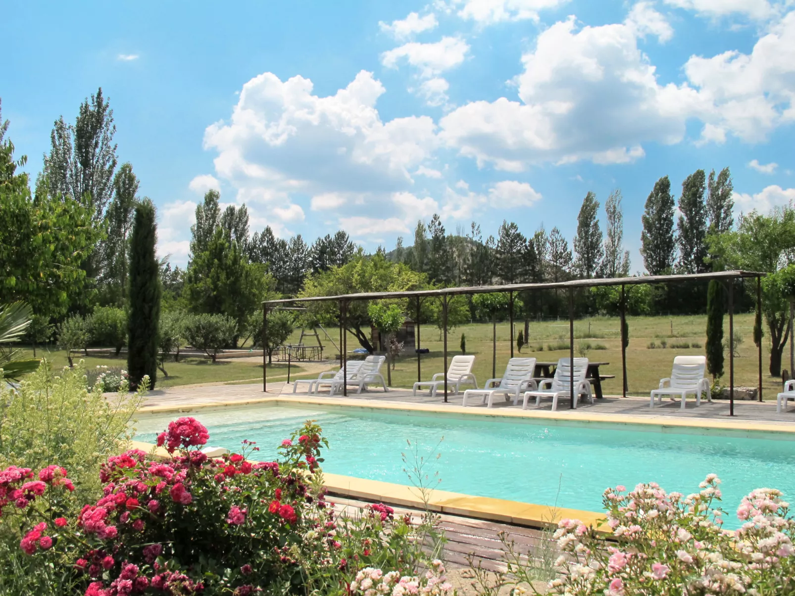 Mas des Collines-Outside