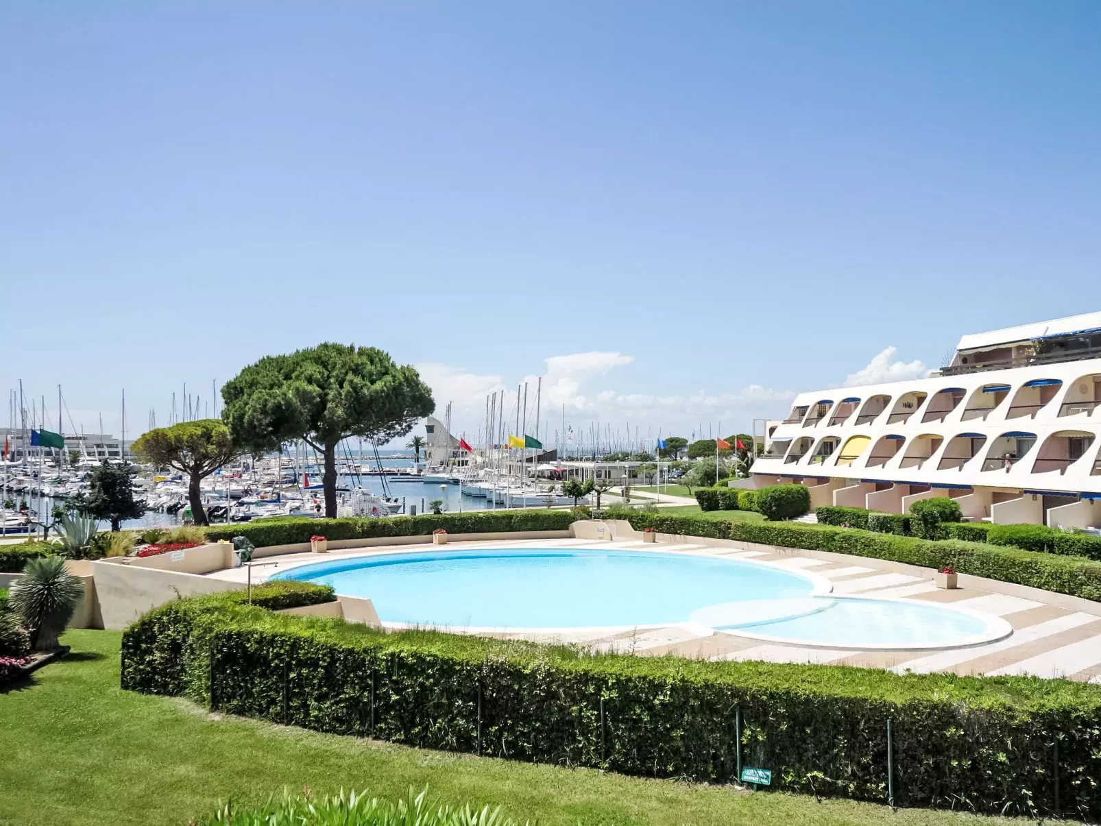 Escale Port-Outside