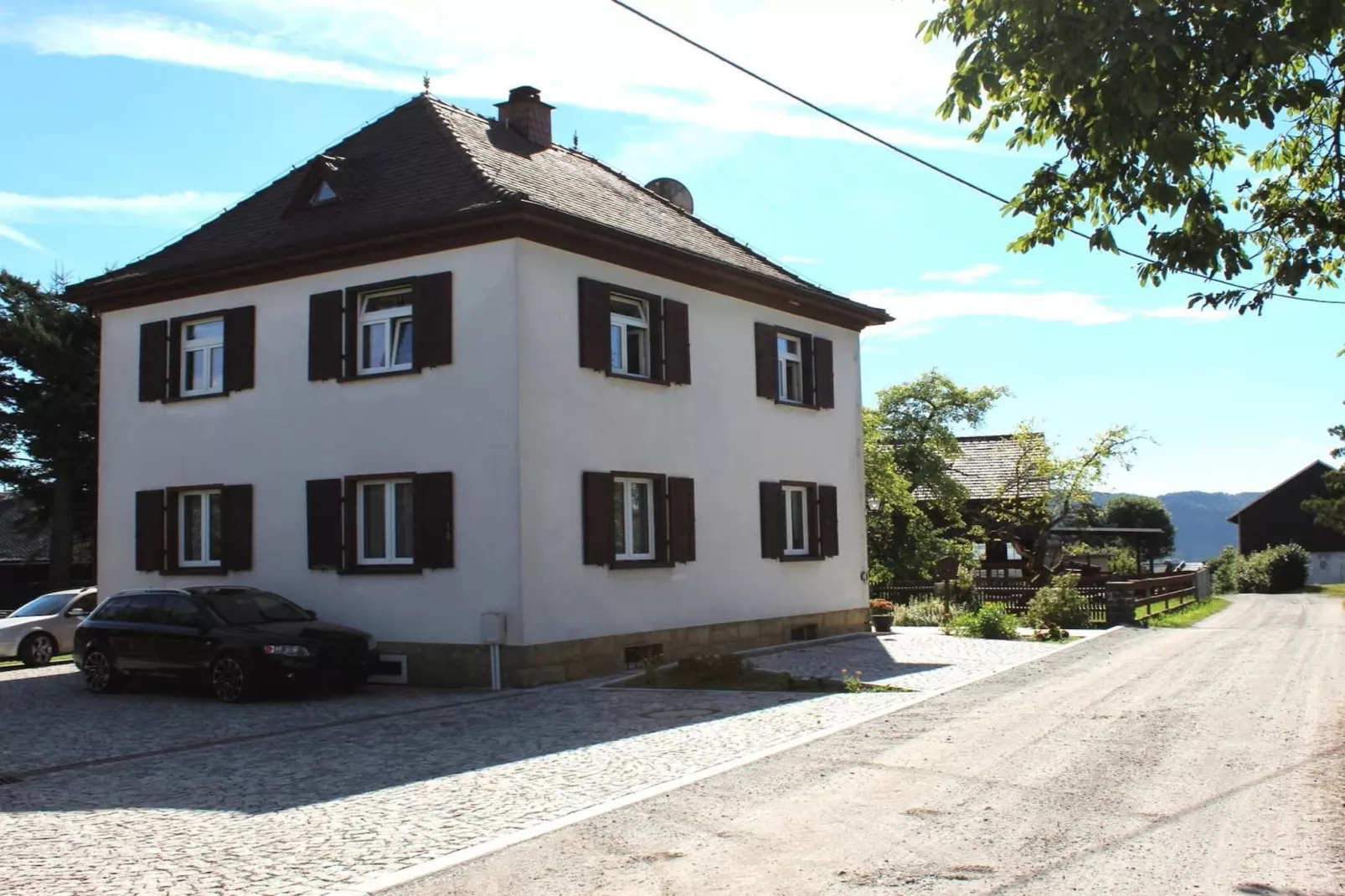 Robert's Ferienwohnung-Exterior summer