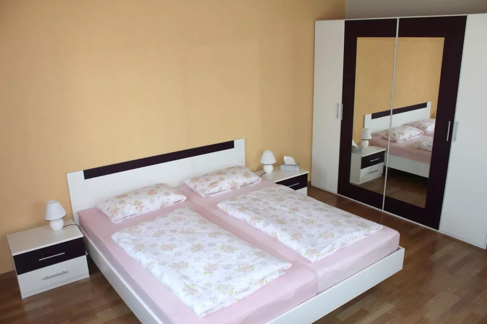 Robert's Ferienwohnung-Bedroom