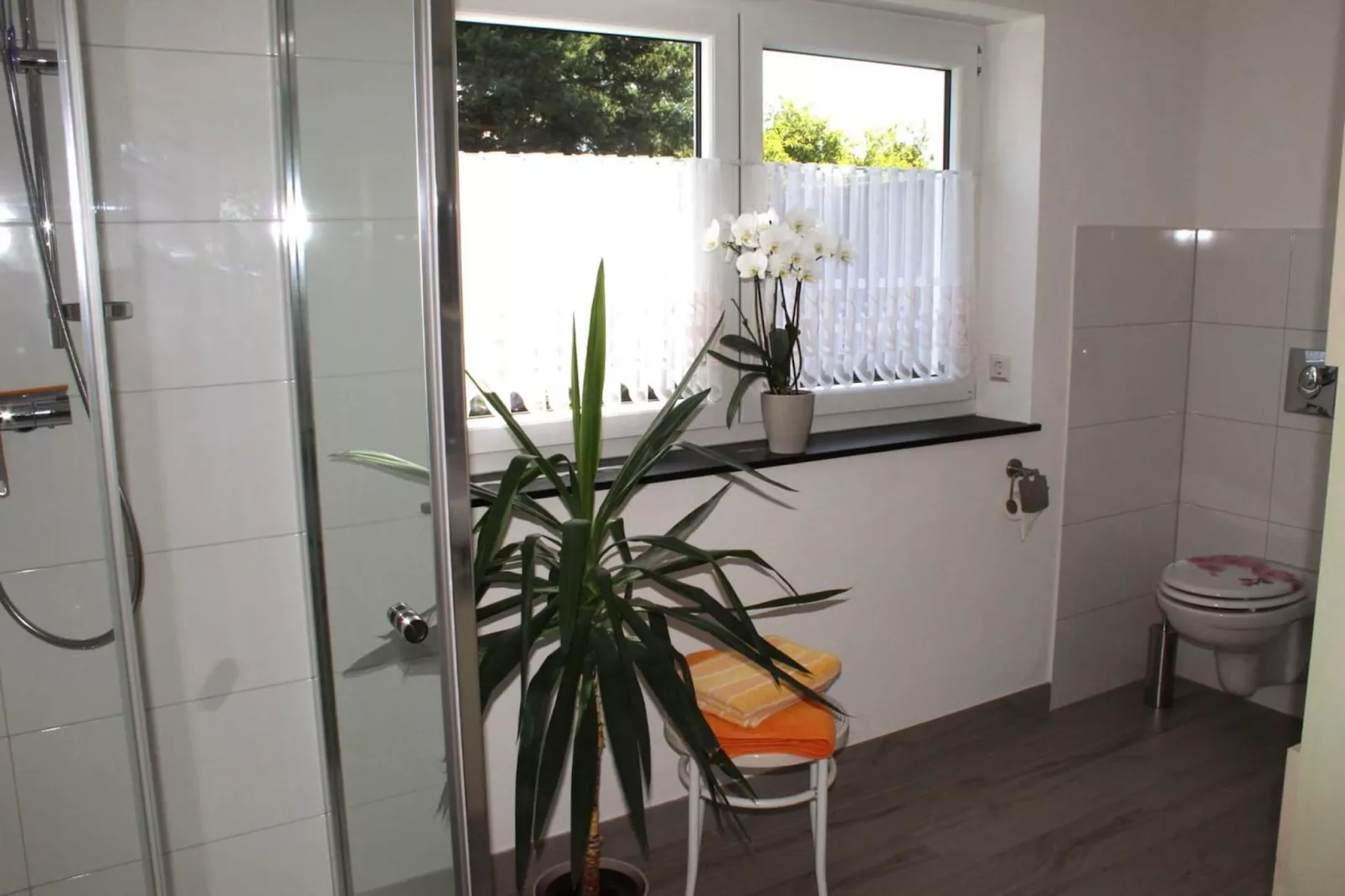 Robert's Ferienwohnung-Bathroom
