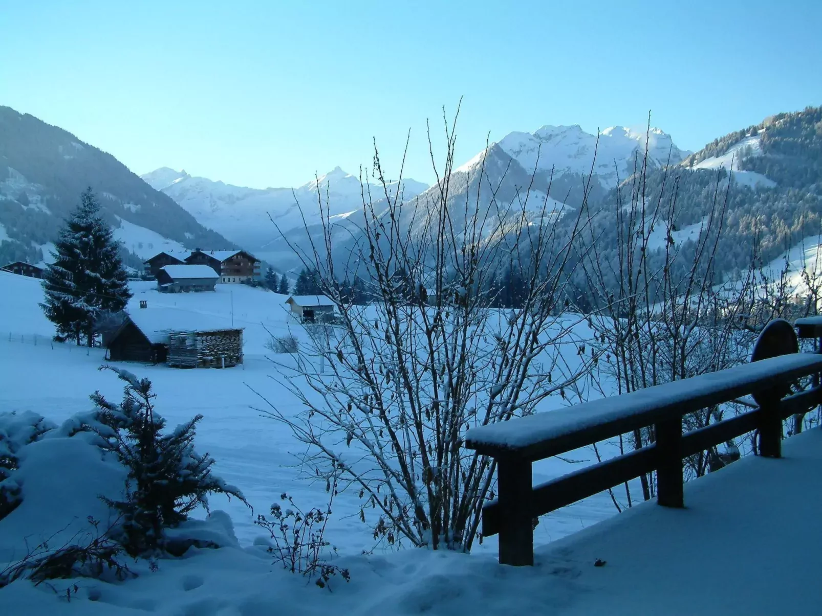 Aerneli, Chalet-Draußen