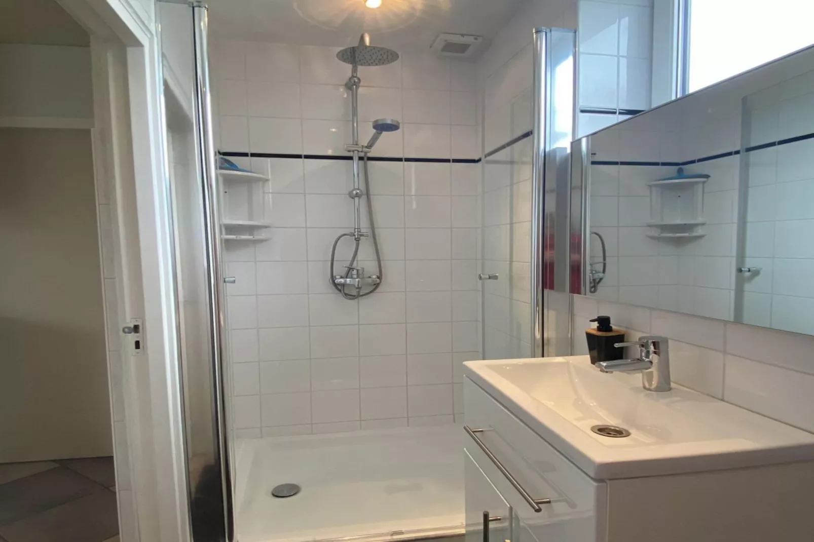 Zeewaard 37-Bathroom