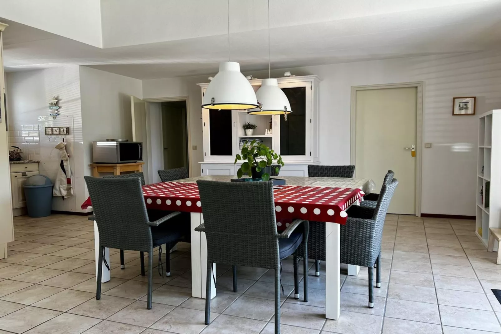 Eureka 100-Dining room