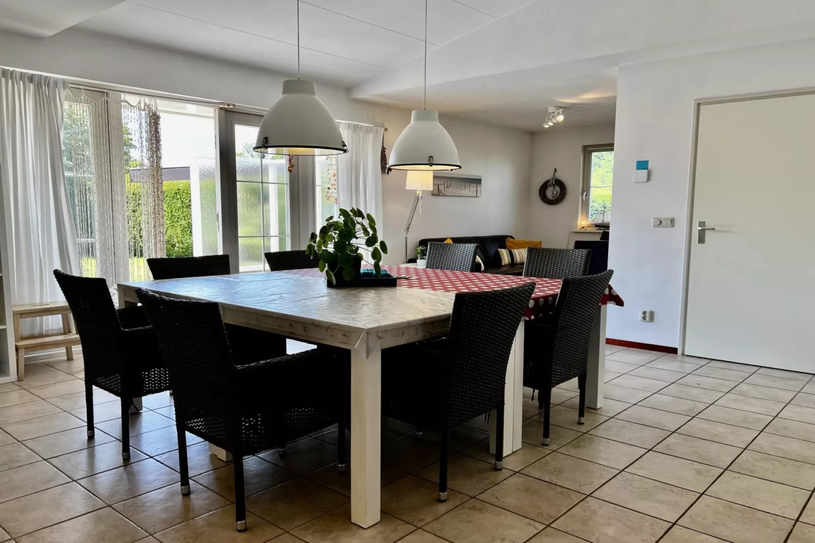 Eureka 100-Dining room