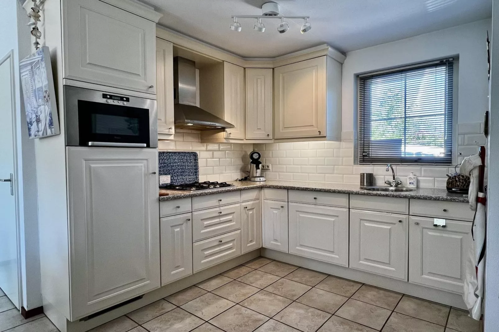 Eureka 100-Kitchen