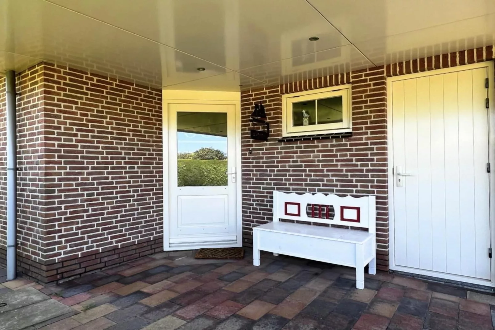 Eureka 100-Exterior summer