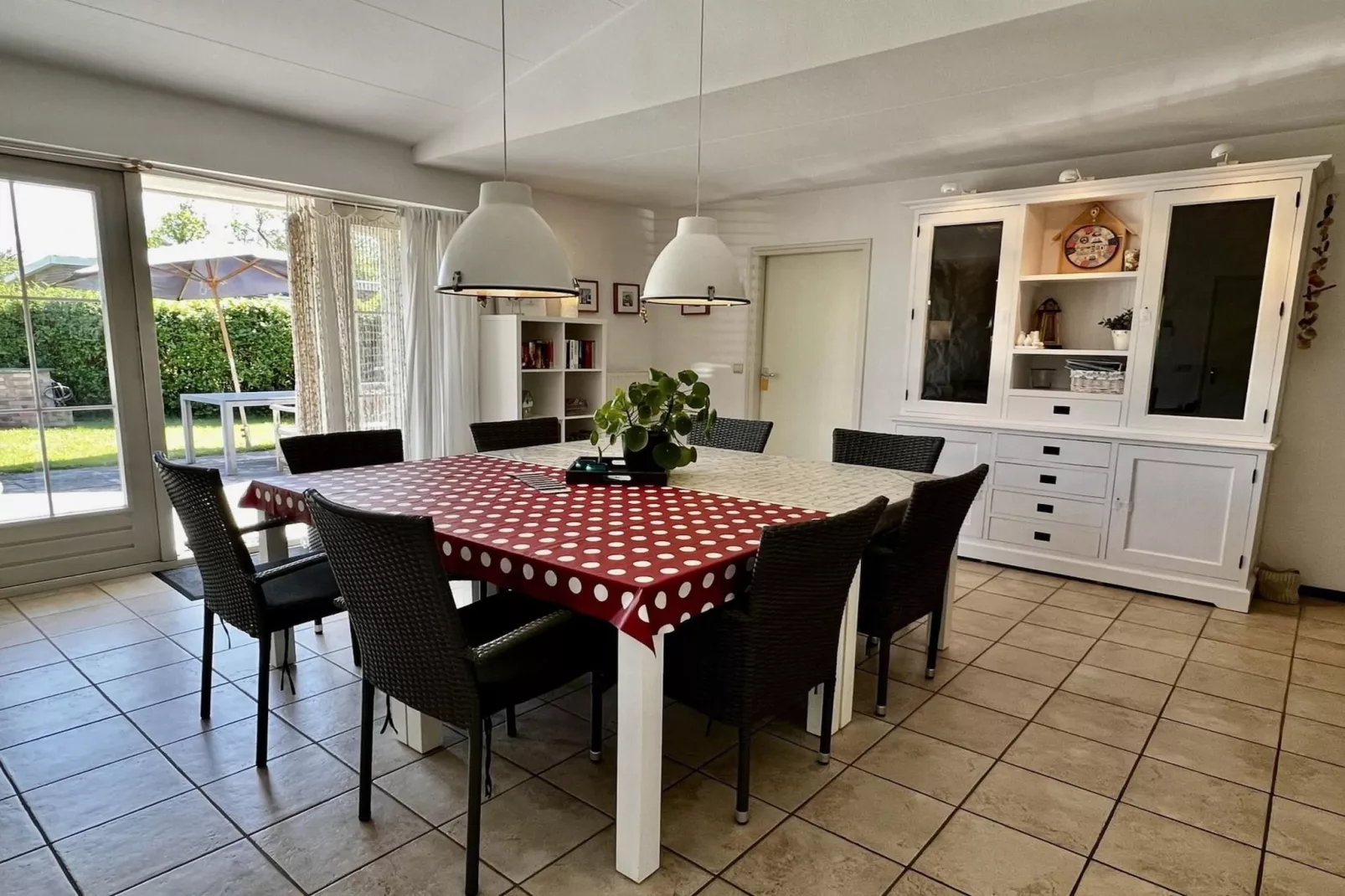 Eureka 100-Dining room