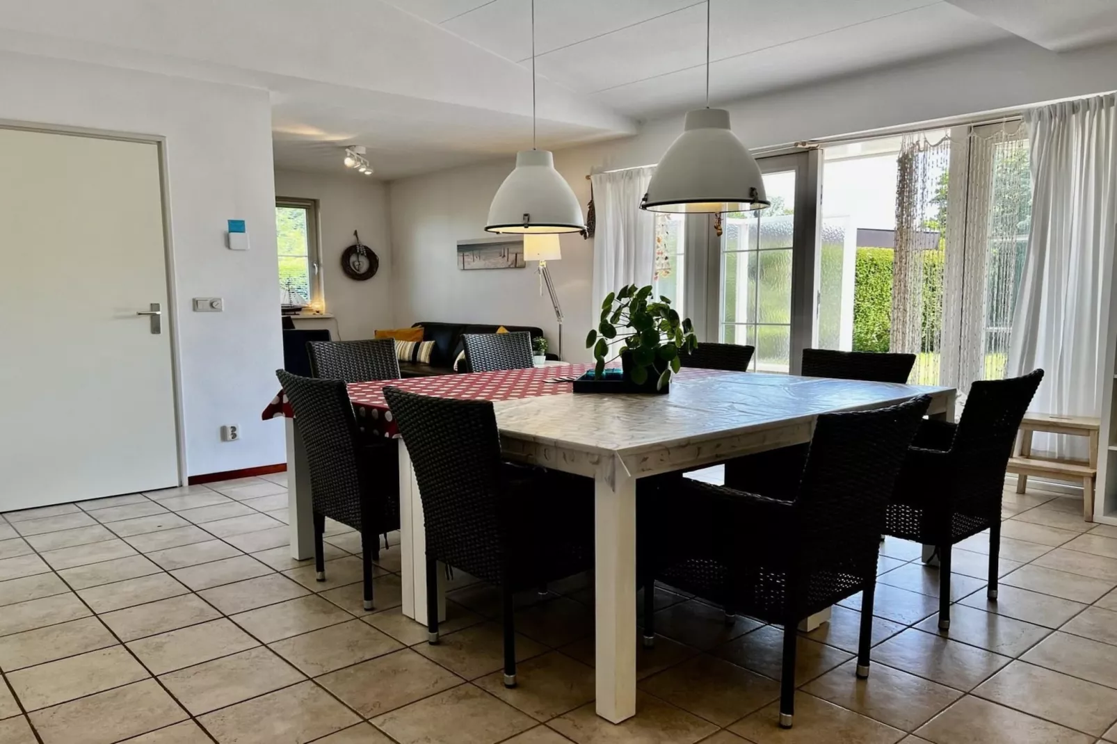 Eureka 100-Dining room