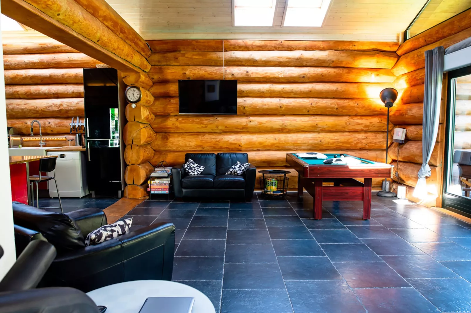 Lomnice nad Popelkou LLB005-Wohnzimmer