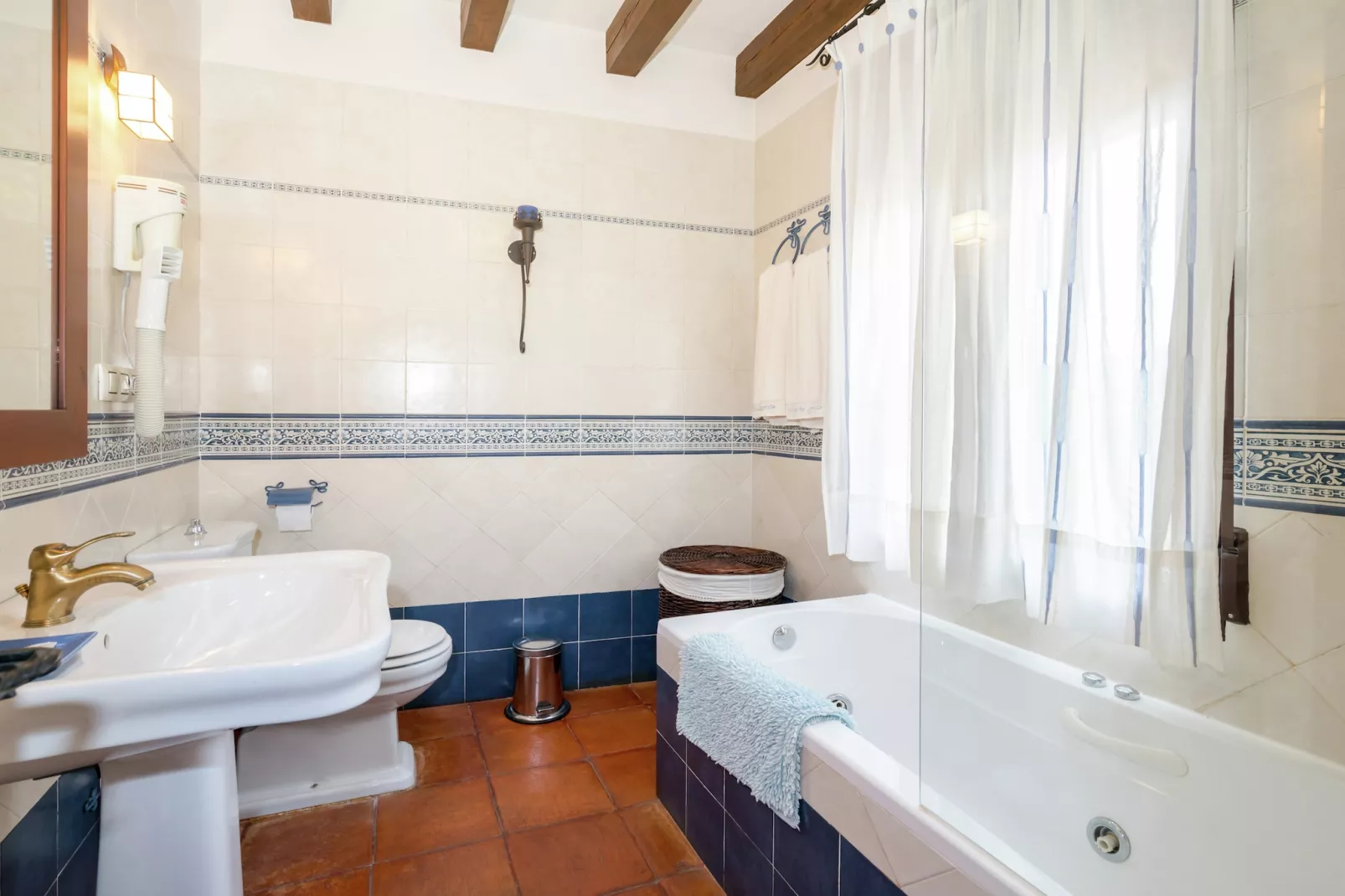 La Fuente Gorda-Bathroom