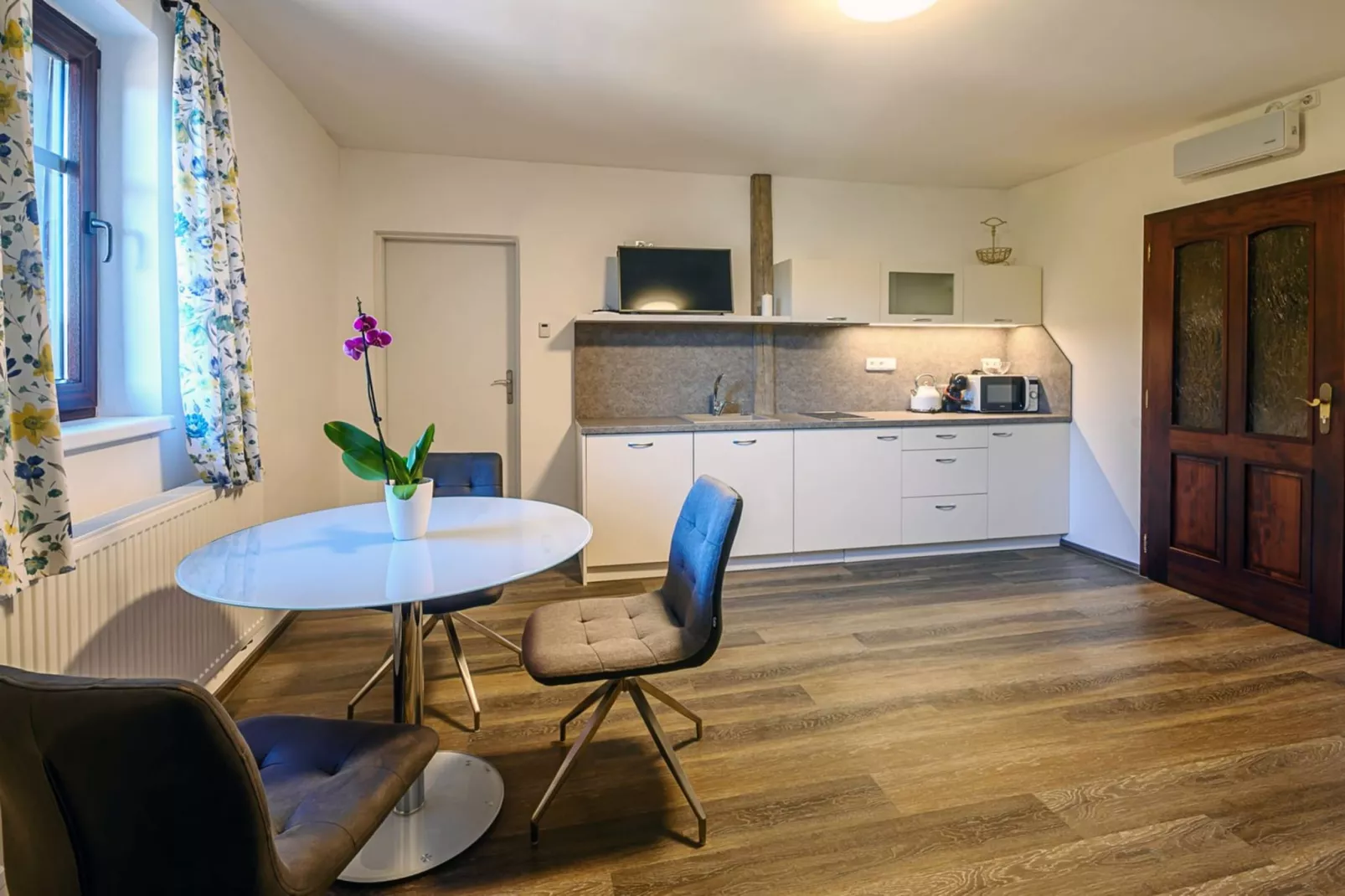 Luxe Villa in Bernartice, ook voor groepen KKH045-Kitchen