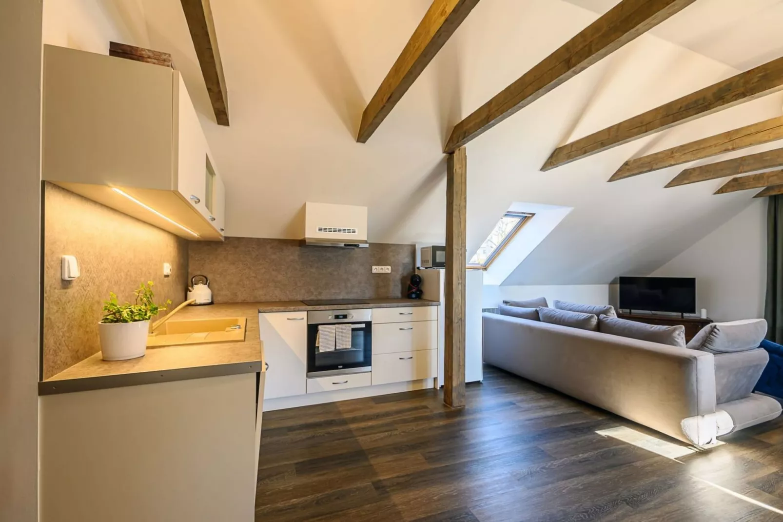 Luxe Villa in Bernartice, ook voor groepen KKH045-Kitchen