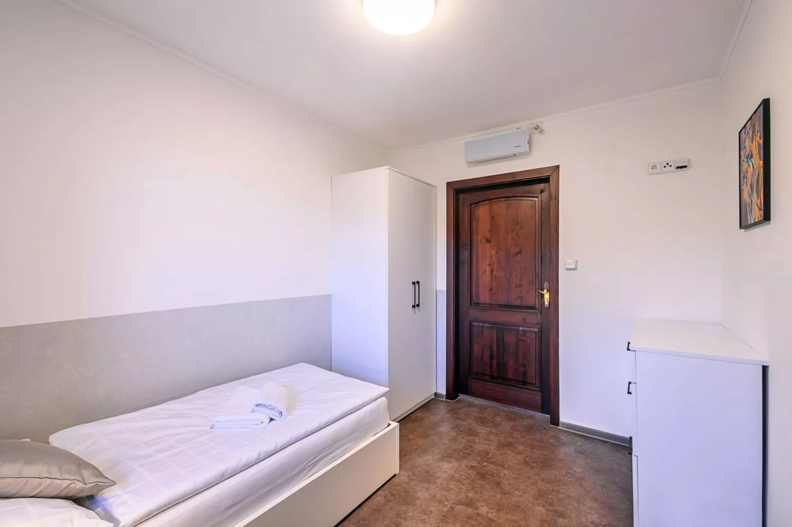 Luxe Villa in Bernartice, ook voor groepen KKH045-Bedroom