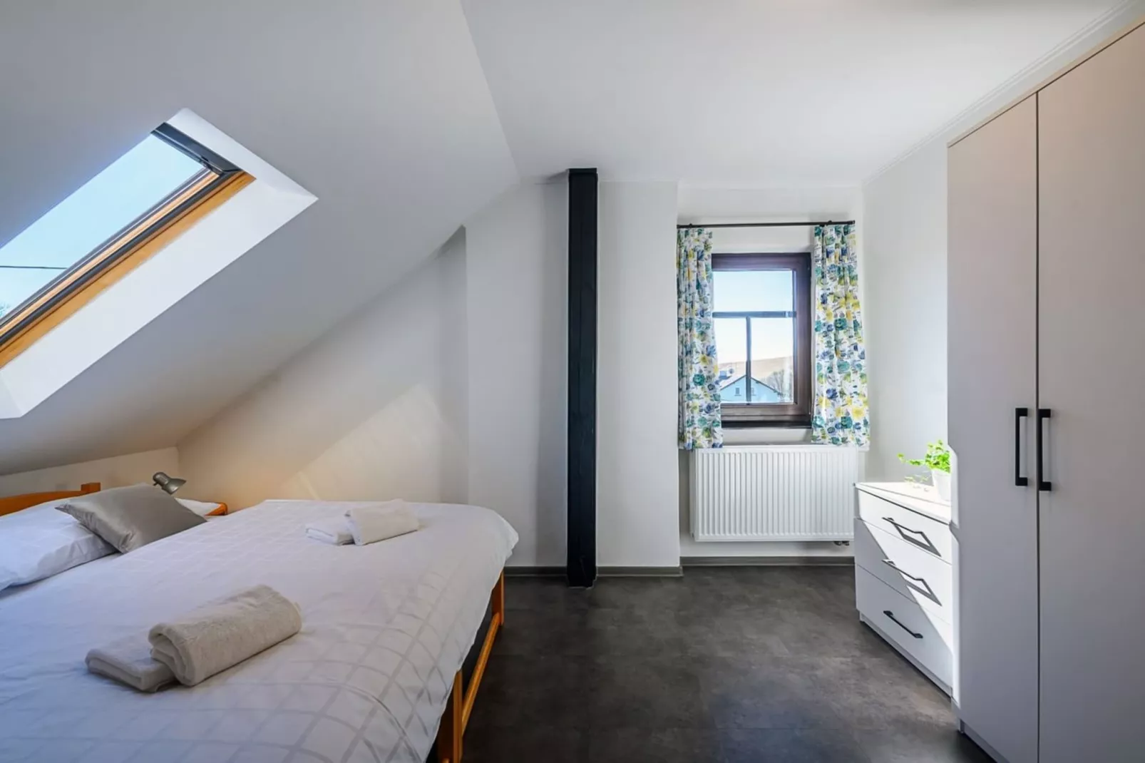 Luxe Villa in Bernartice, ook voor groepen KKH045-Bedroom