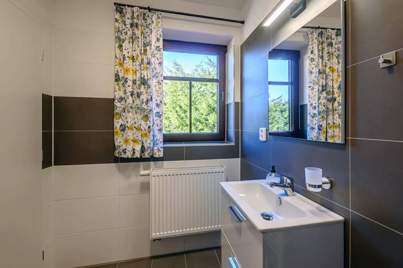 Luxe Villa in Bernartice, ook voor groepen KKH045-Bathroom