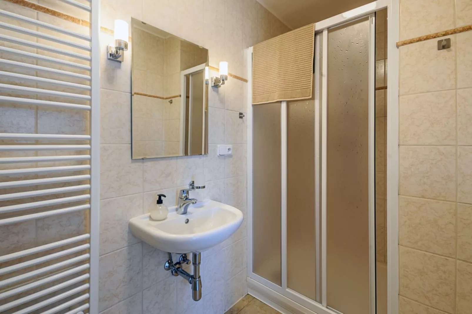 Luxe Villa in Bernartice, ook voor groepen KKH045-Bathroom