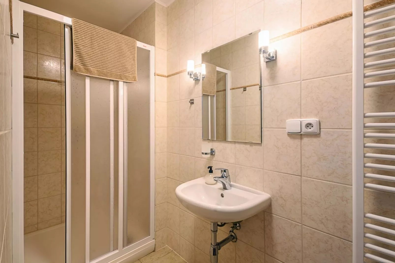 Luxe Villa in Bernartice, ook voor groepen KKH045-Bathroom