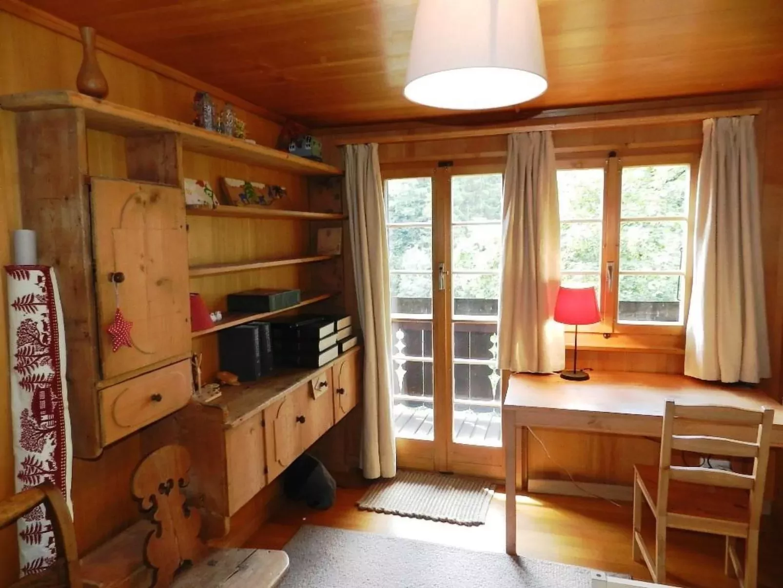 Tree-Tops, Chalet-Drinnen