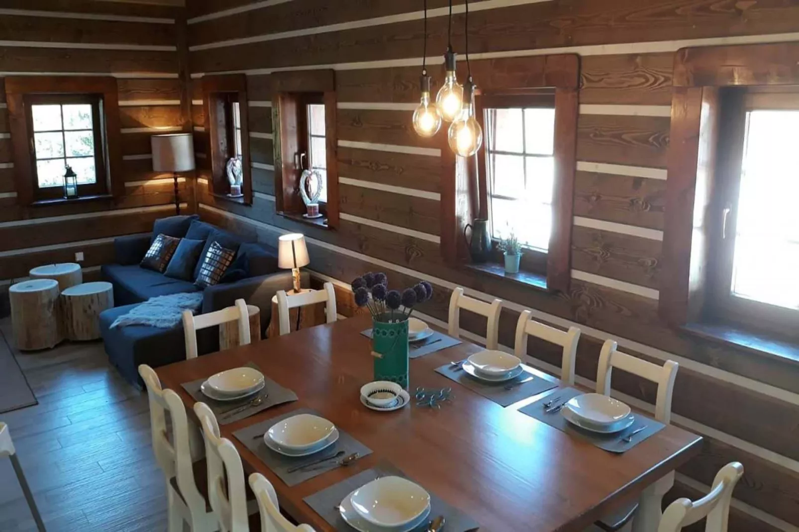Zacler KZA280-Ve-Dining room