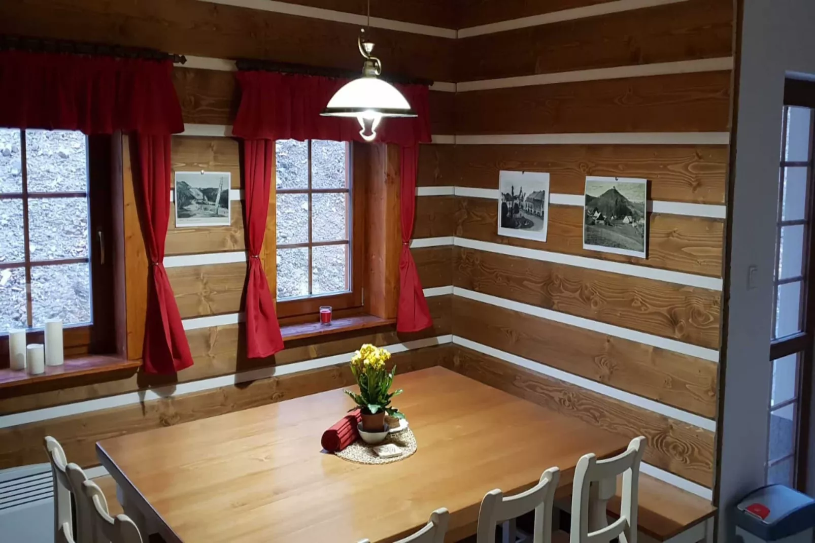 Zacler KZA280-Ve-Dining room