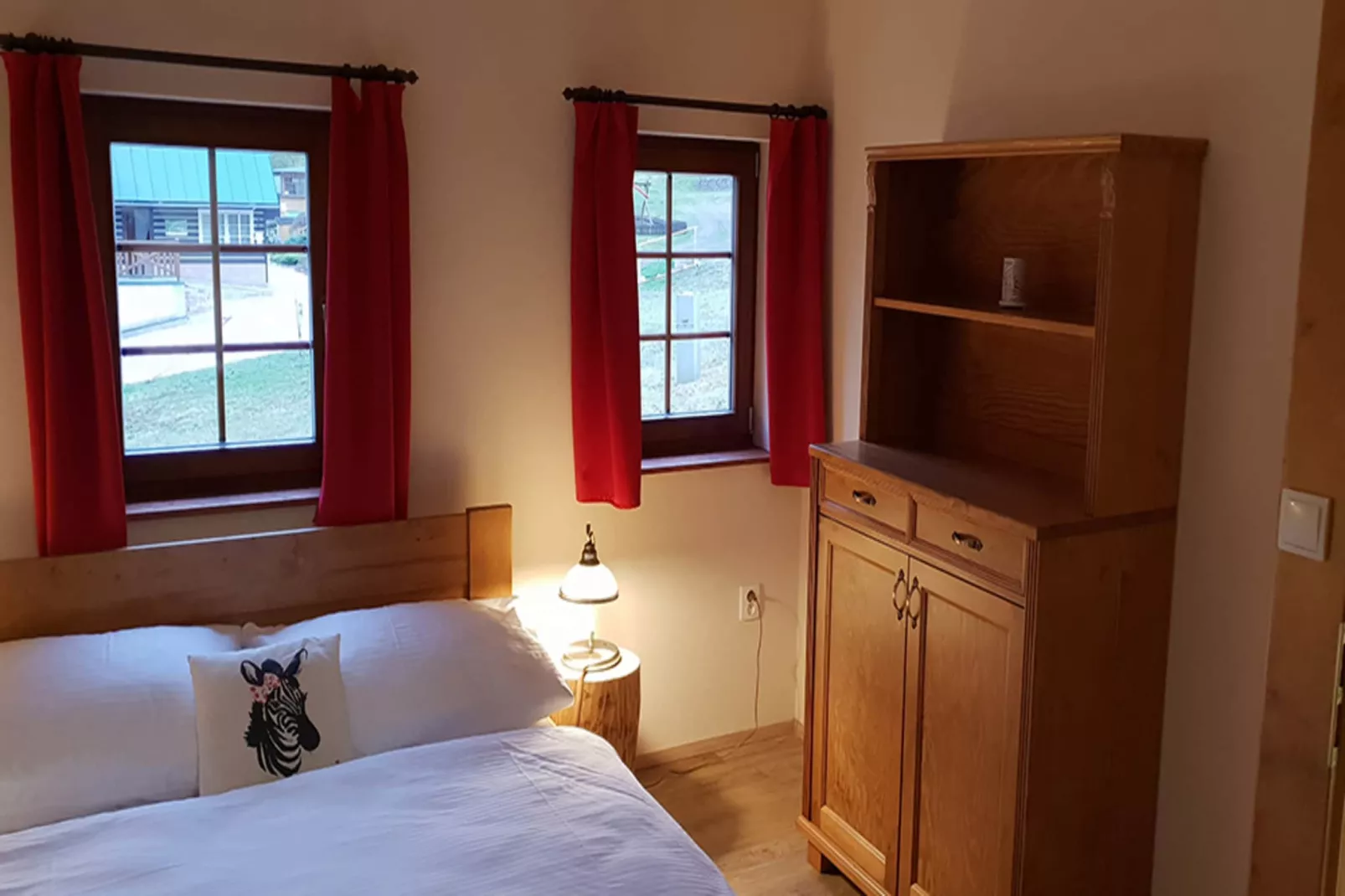 Zacler KZA280-Ve-Bedroom